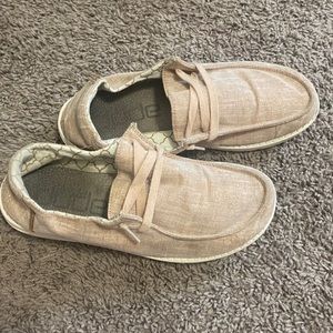 Women’s hey dudes size 8